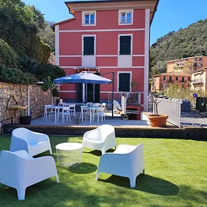 https://la-pomella.hotelitalianriviera.com
