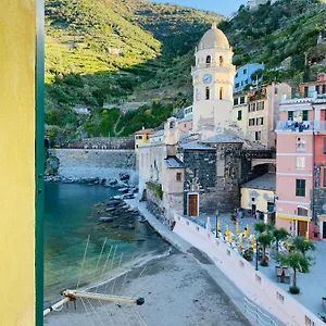 https://la-marina-vernazza-appartamento-piazza-marconi.hotelitalianriviera.com