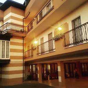 Hotel Trotter, Leno